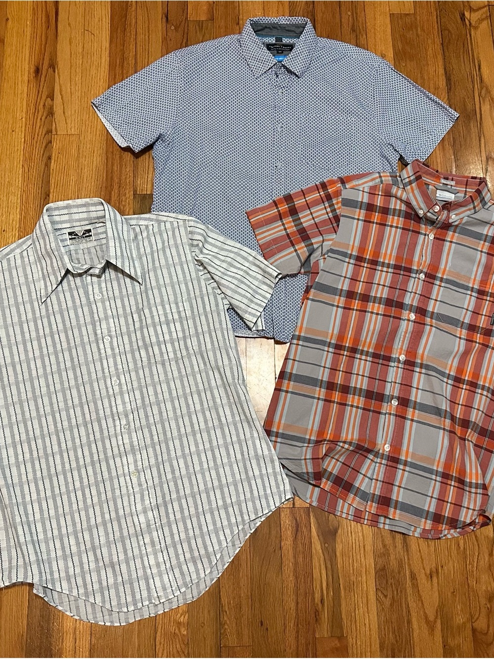 Lot of 3 Men's size Medium short-Sleeve Button up shirts Columbia Nickel & Iron